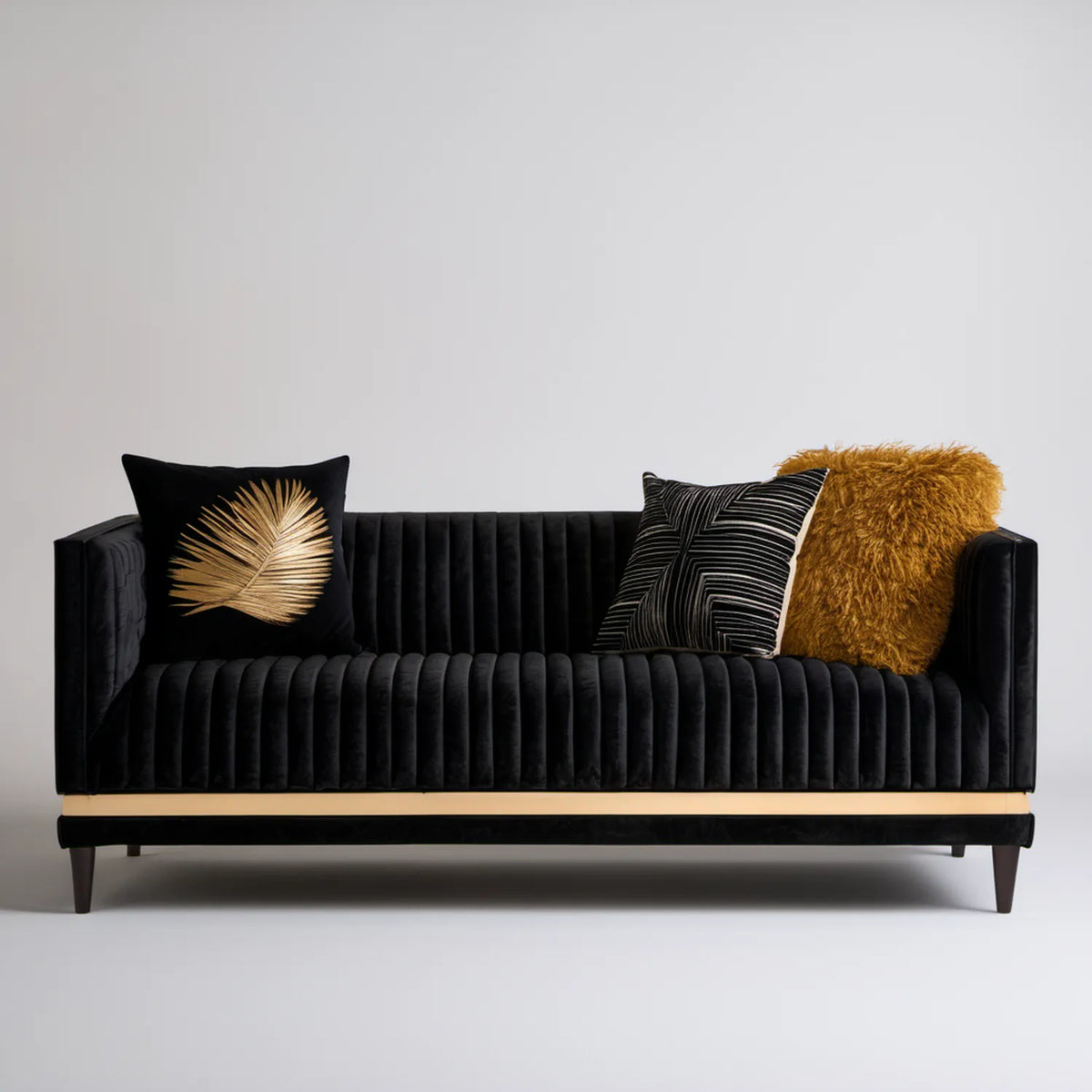 Czarna sofa dwuosobowa welurowa ze złotą listwą 180 × 85 × 80 cm